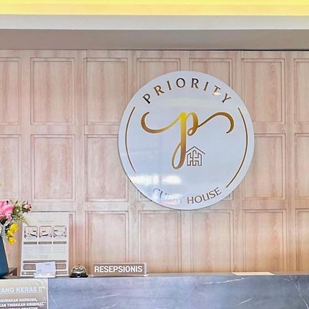 Priority Guest House Samarinda Buitenkant foto