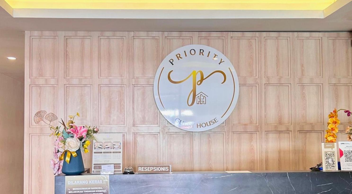 Priority Guest House Samarinda Buitenkant foto