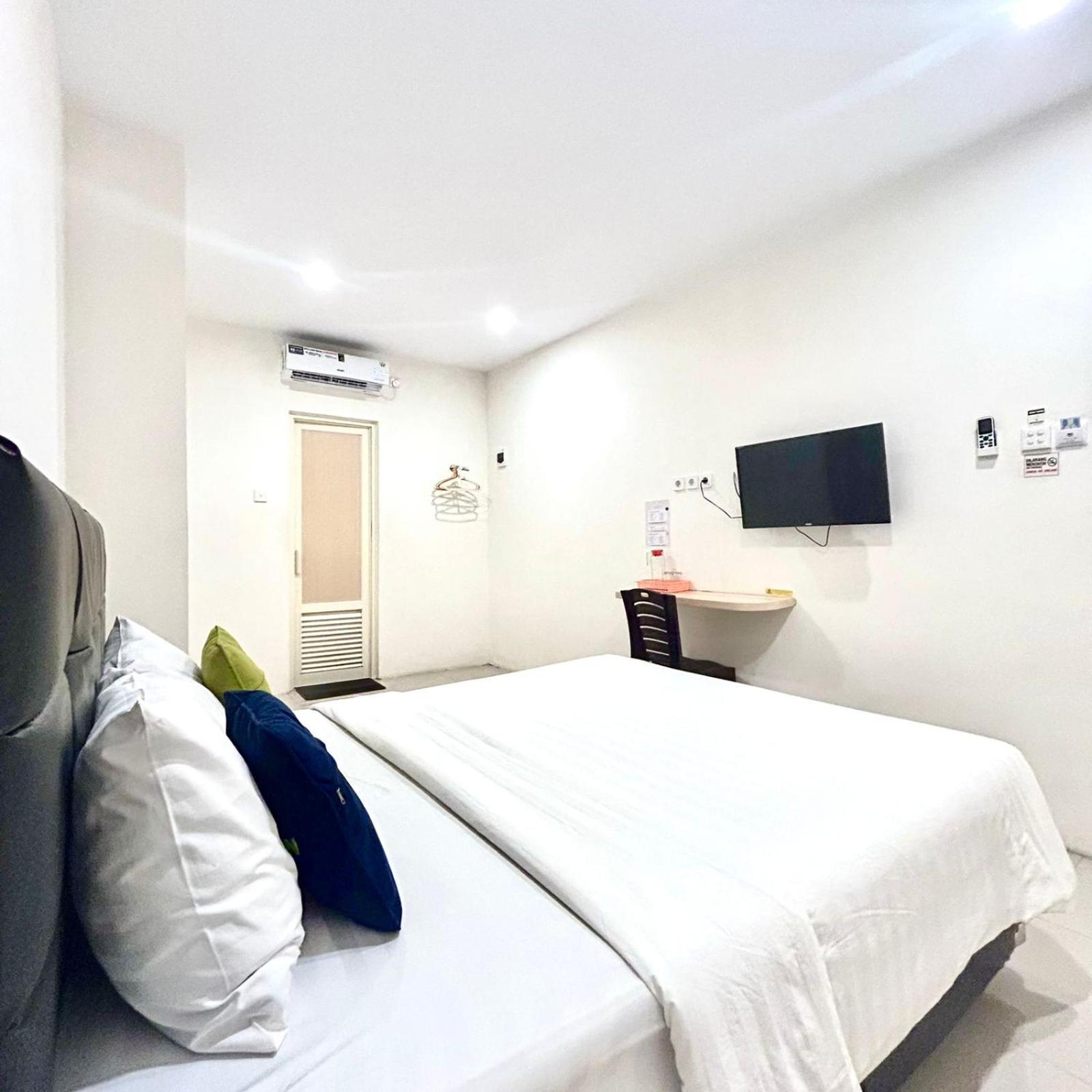Priority Guest House Samarinda Buitenkant foto