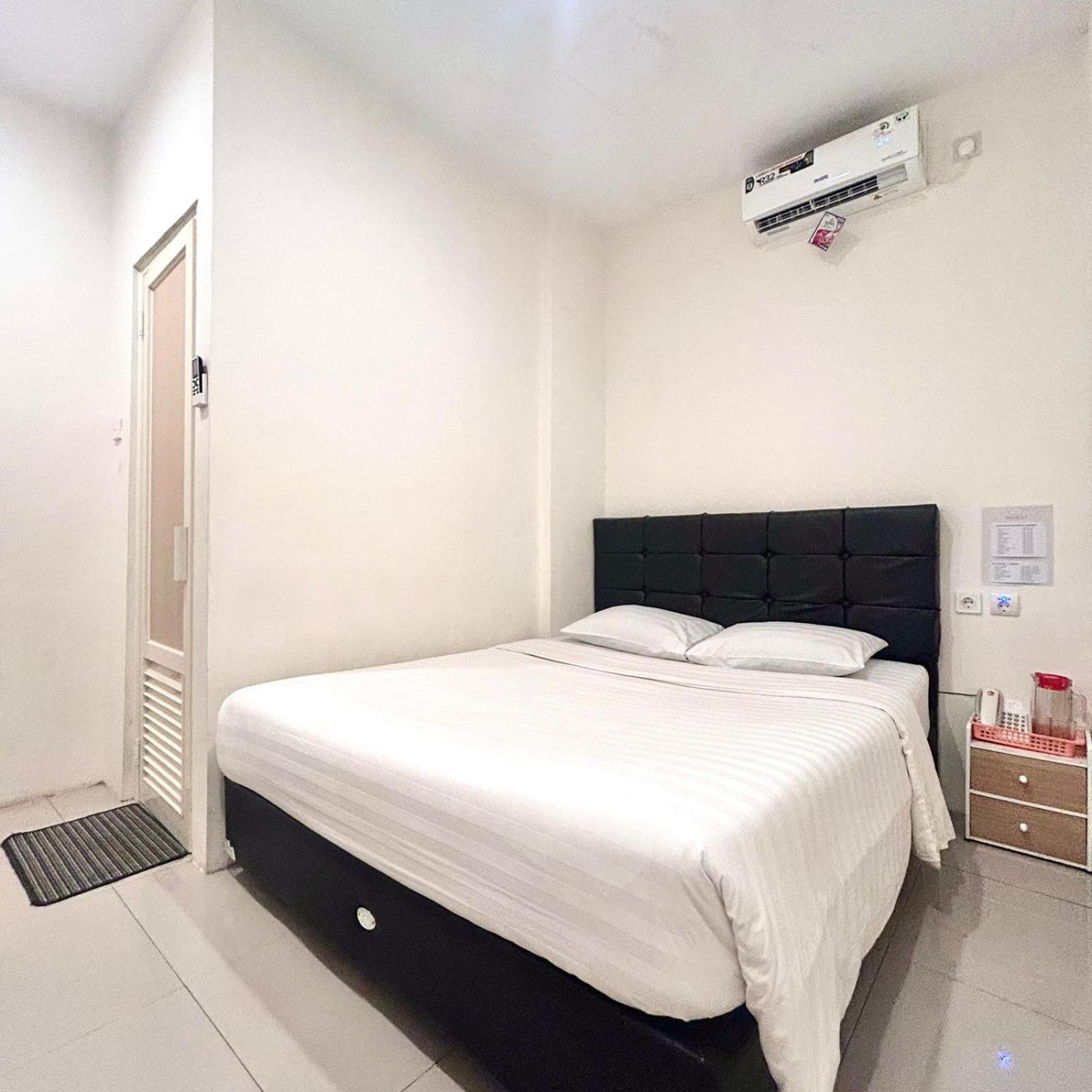 Priority Guest House Samarinda Buitenkant foto